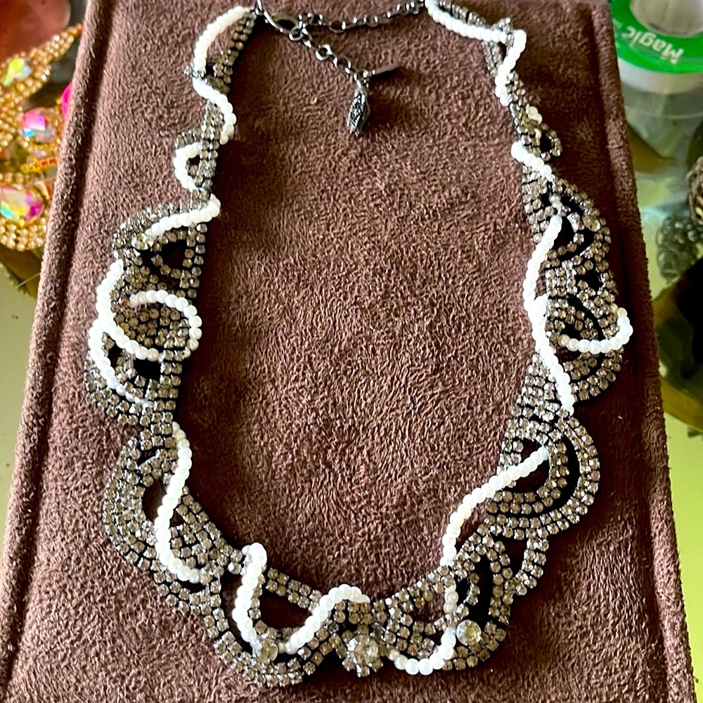 Gorgeous Vera Wang  Smoky rhinestone faux pearls braided between scroll necklace